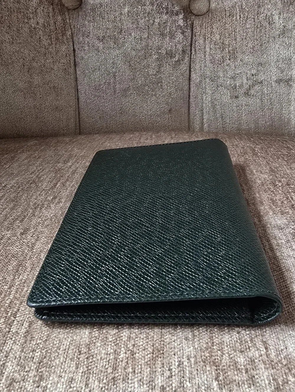 (1770) LOUIS VUITTON Taiga Leather Long Slim Bifold Wallet